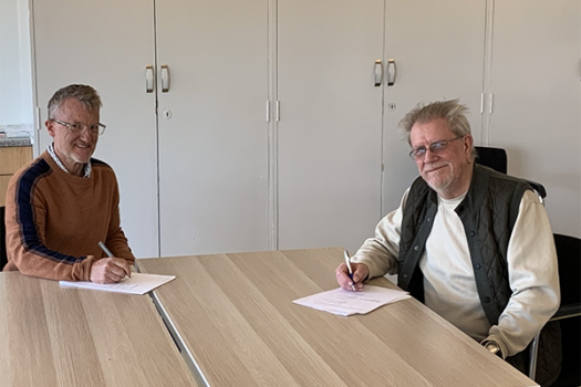 Voluntary Action Lewisham chair and METRO company secretary sign business transfer agreement