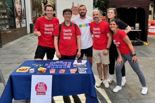 Six METRO workers at a PrEP Para Todos outreach stall